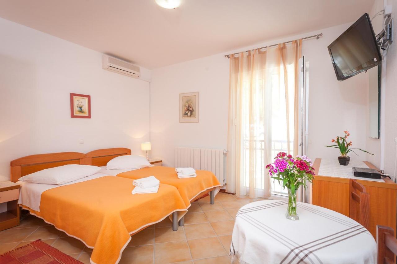 Apartments&rooms by the sea Brela, Makarska - 13118 Exteriör bild